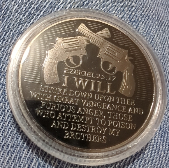 - Punisher Of Evil Challenge Coin + Coin Holder NEW - Picture 2 of 5